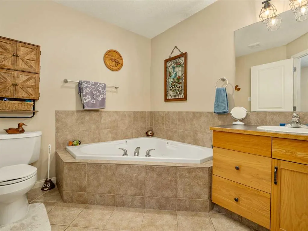 279 Squamish Court W