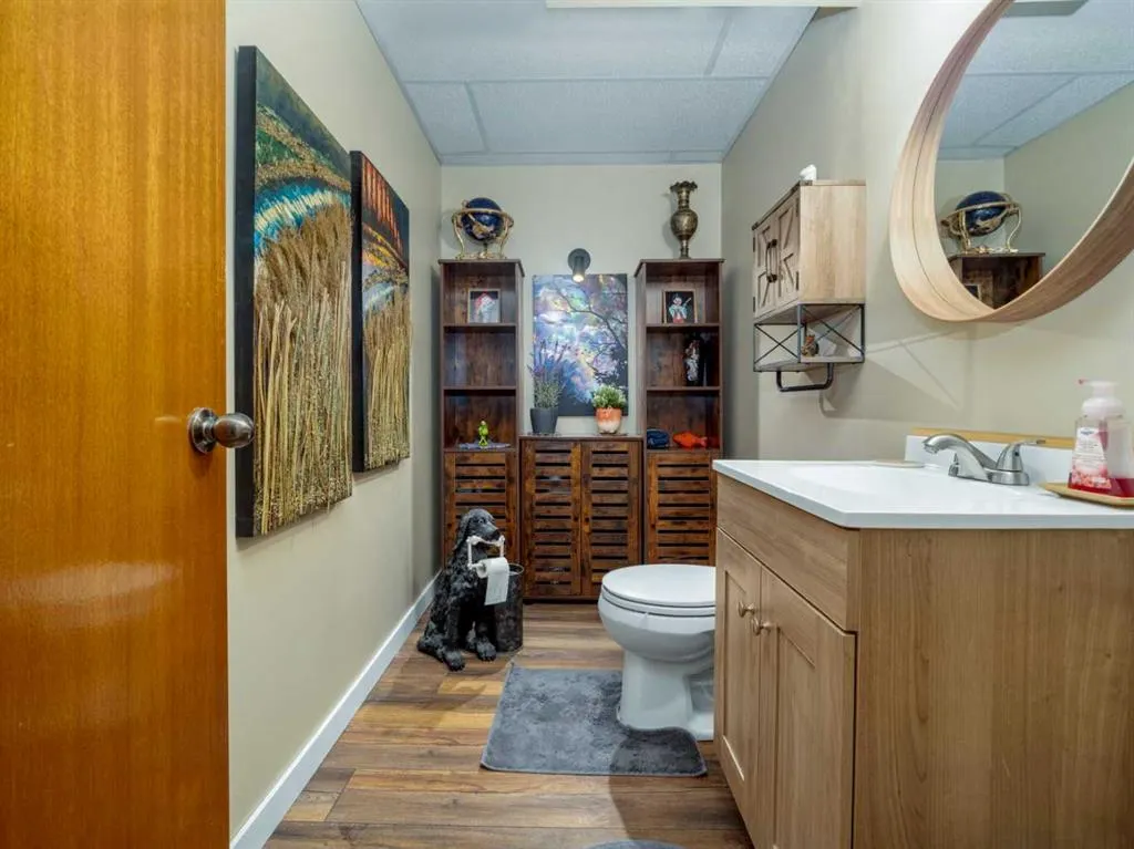 279 Squamish Court W