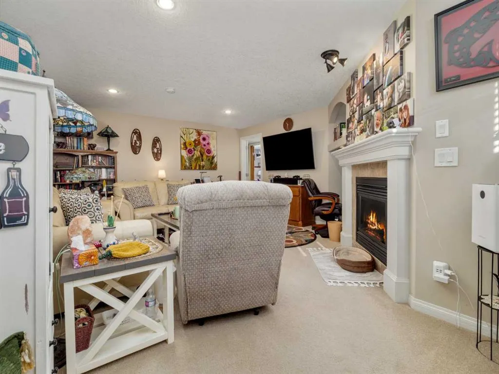 279 Squamish Court W