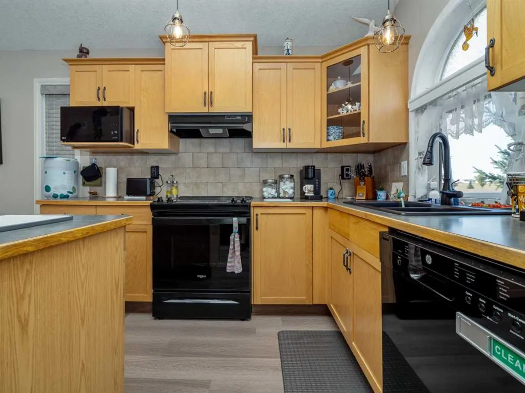279 Squamish Court W