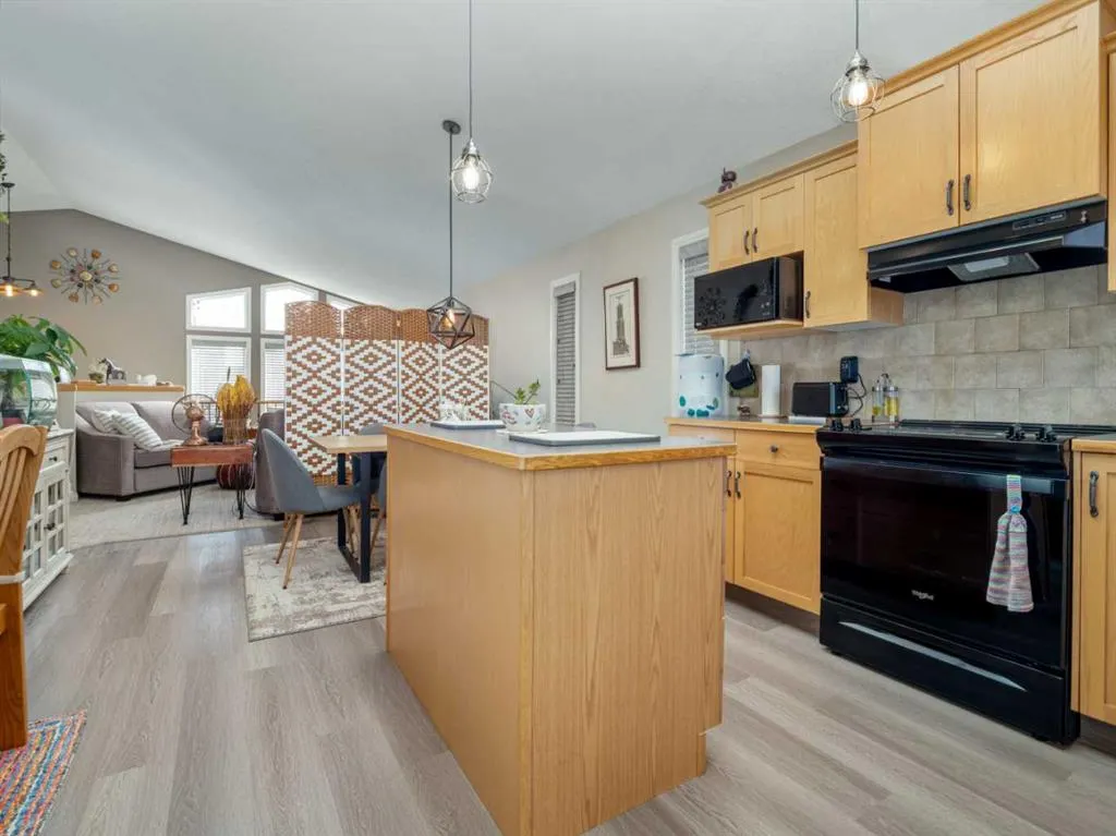 279 Squamish Court W