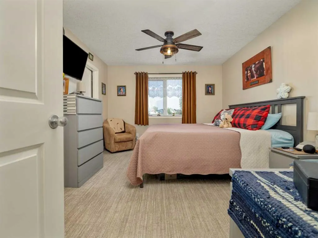 279 Squamish Court W