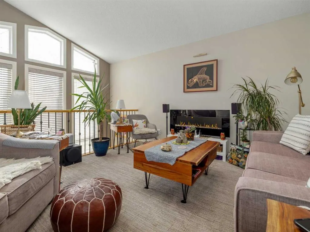 279 Squamish Court W