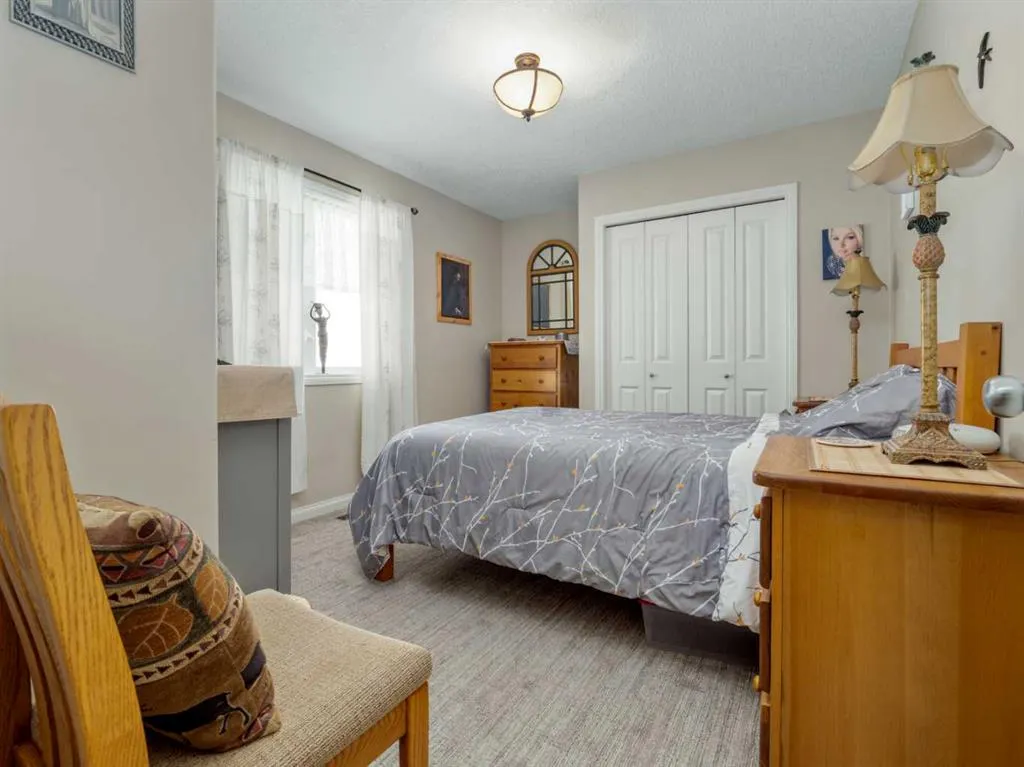 279 Squamish Court W