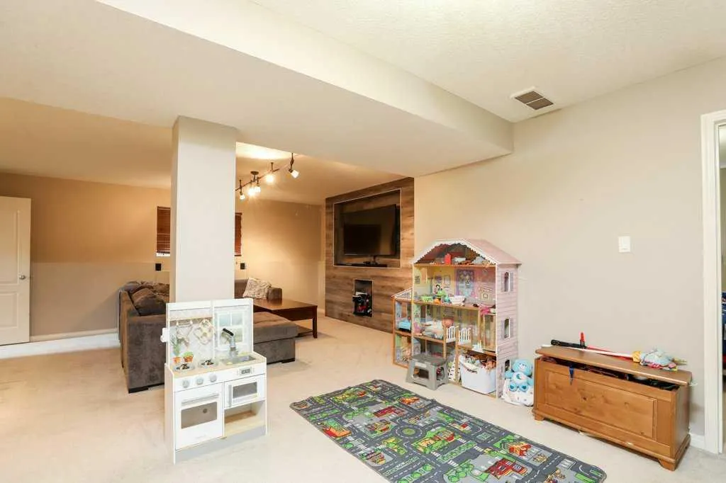 329 Grizzly Crescent N