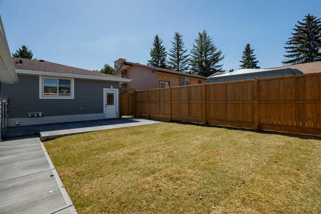 924 Canna Crescent SW
