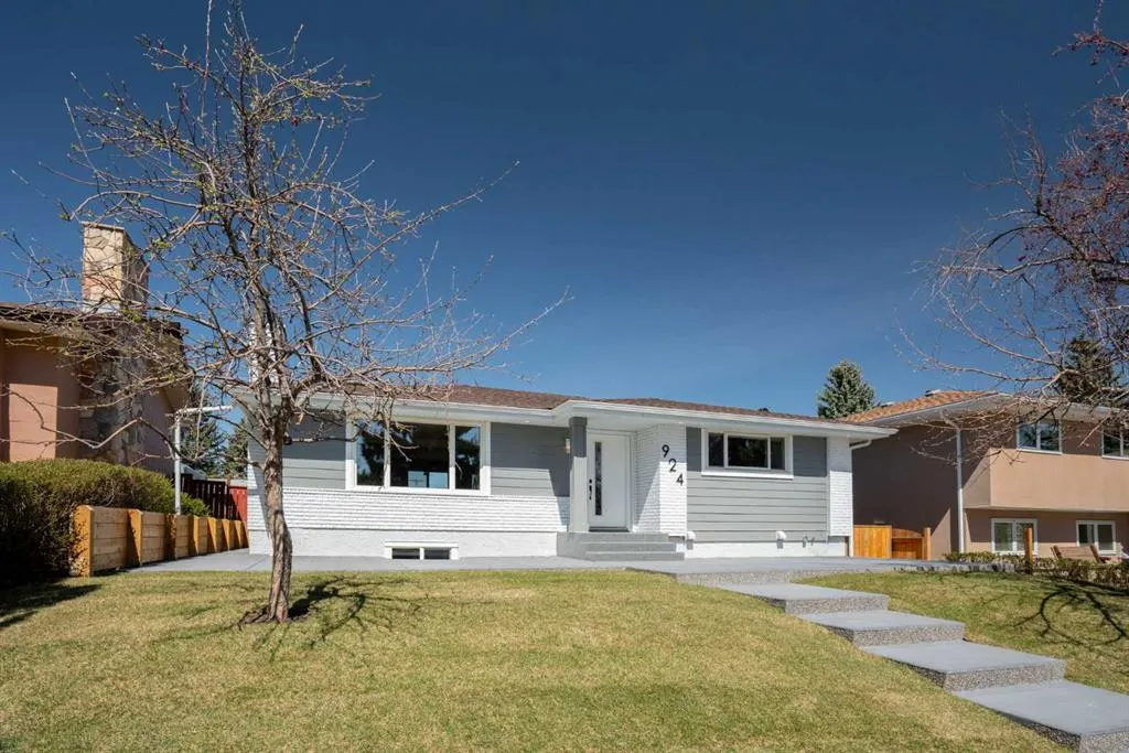 924 Canna Crescent SW