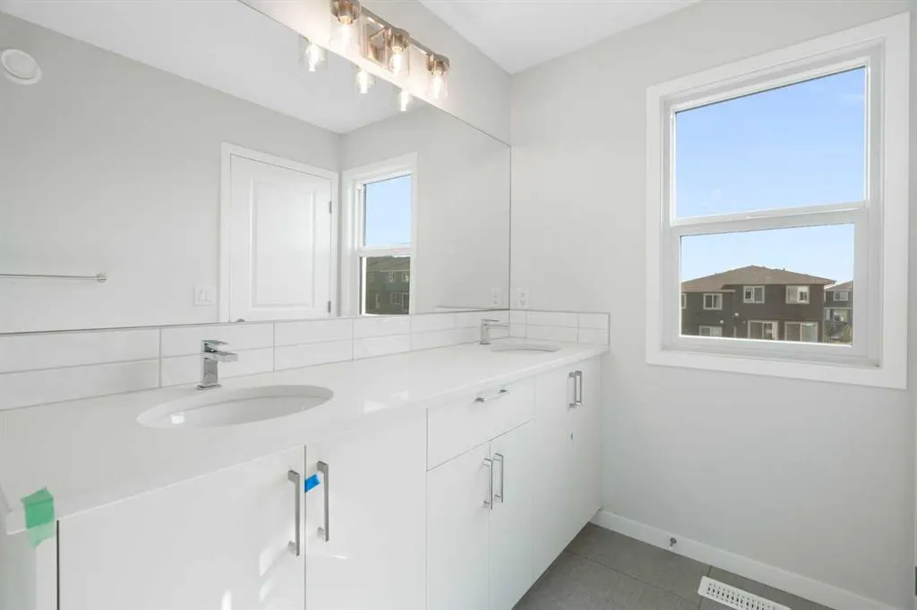 34 Herron Common NE