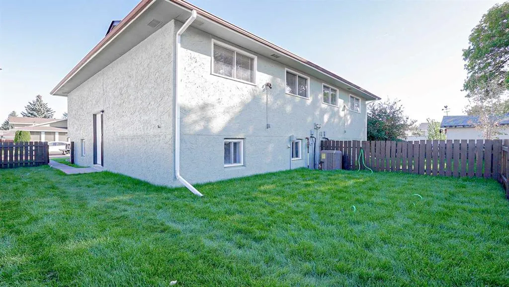 50 Clelland Crescent SE