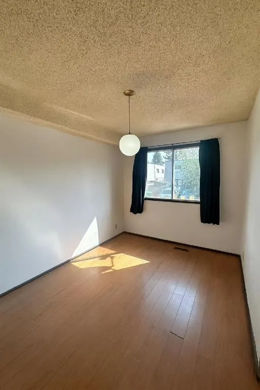 11 Blackthorn Bay NE, #3