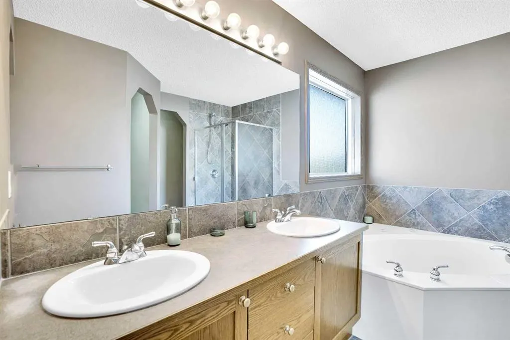2 Tuscany Ravine Landing NW