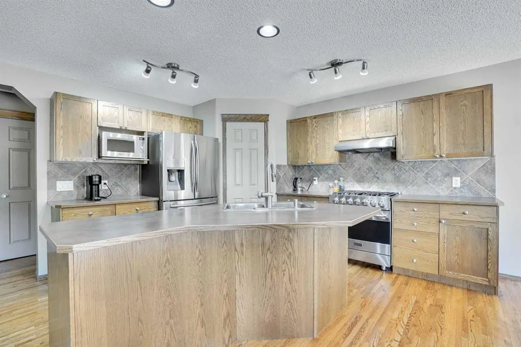 2 Tuscany Ravine Landing NW