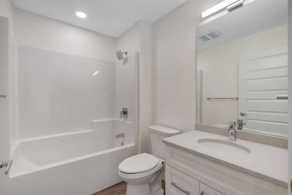 404 1 Avenue SE, #302