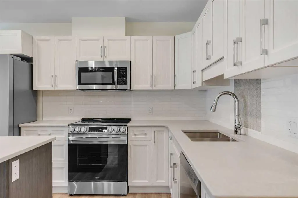 404 1 Avenue SE, #302