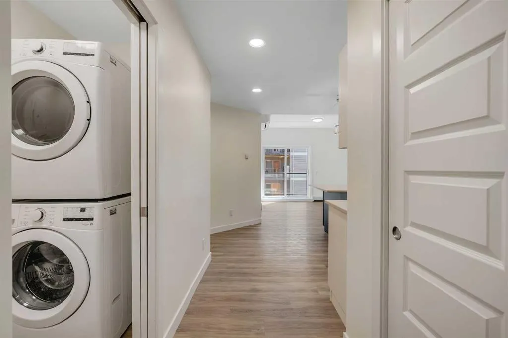 404 1 Avenue SE, #302