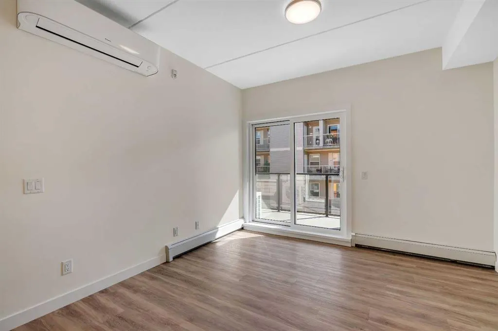 404 1 Avenue SE, #302