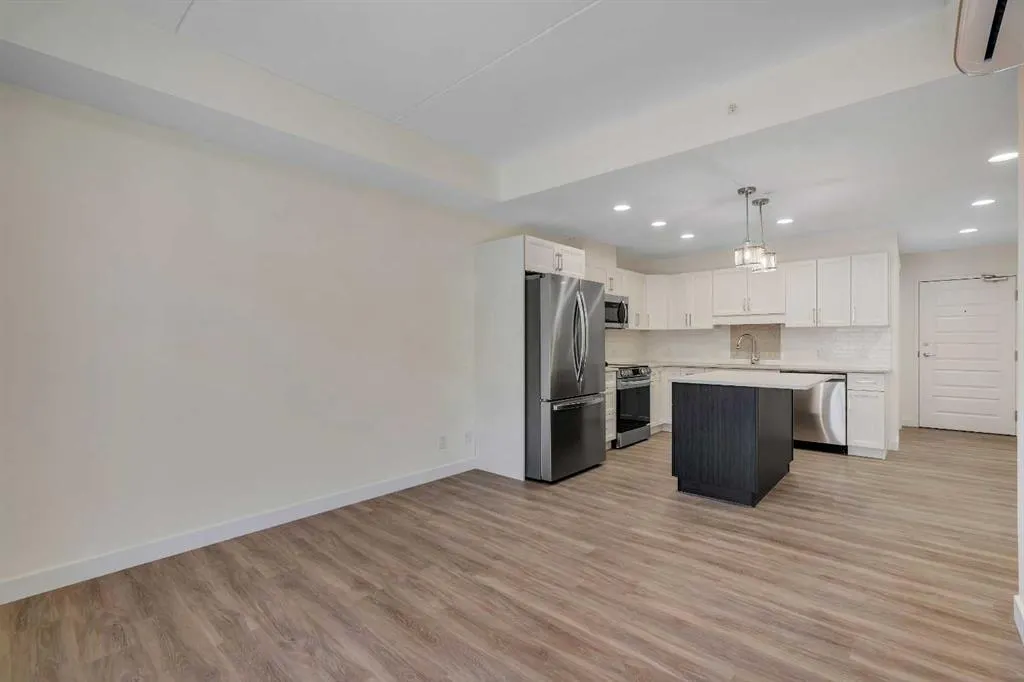 404 1 Avenue SE, #302