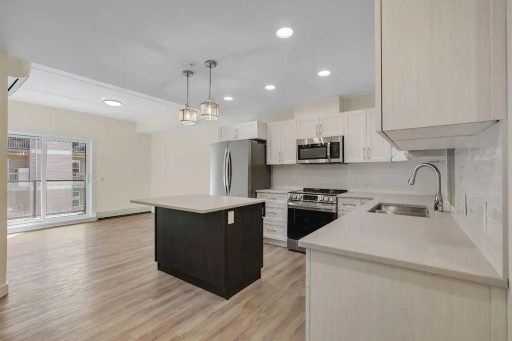404 1 Avenue SE, #302