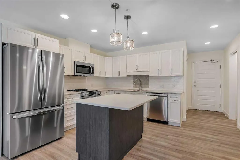 404 1 Avenue SE, #302