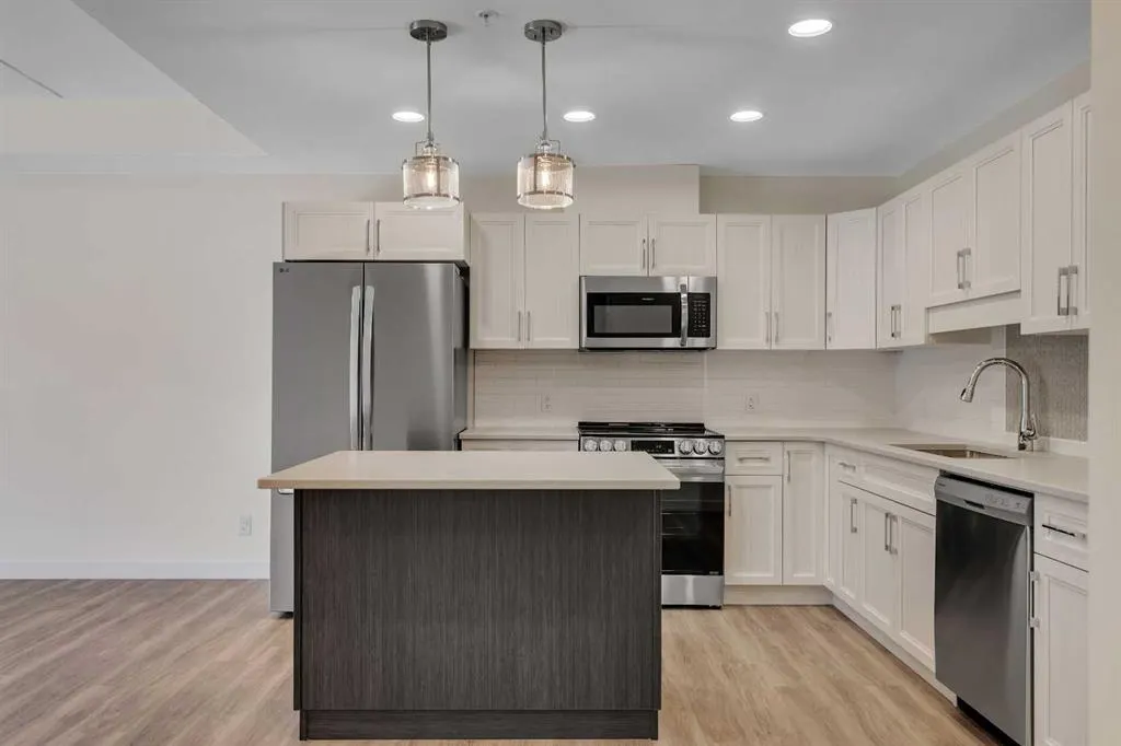 404 1 Avenue SE, #302