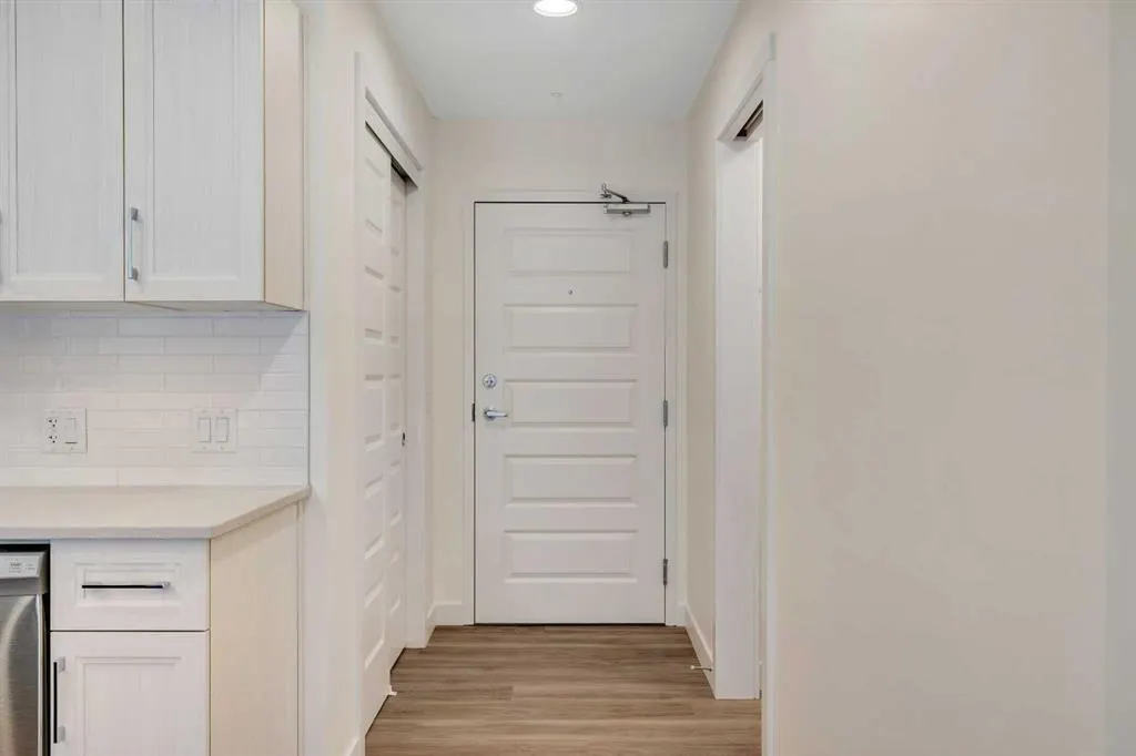 404 1 Avenue SE, #302