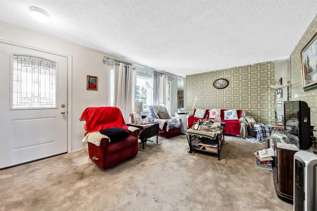 216 Havenhurst Crescent SW