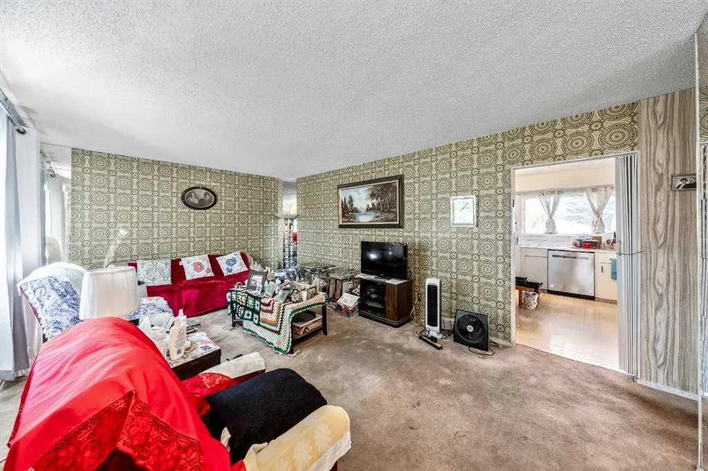 216 Havenhurst Crescent SW