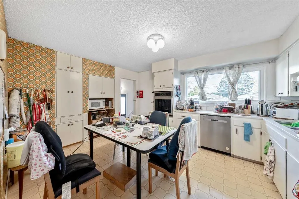 216 Havenhurst Crescent SW