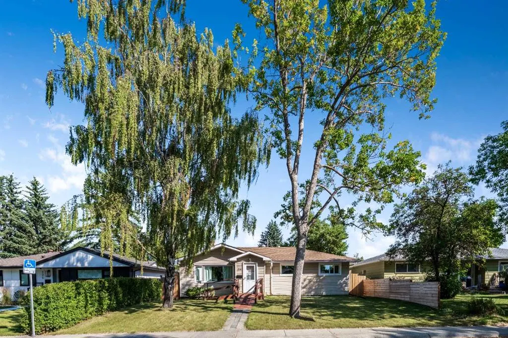 216 Havenhurst Crescent SW