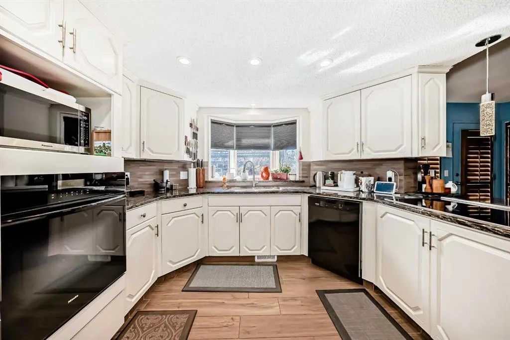 135 Canter Place SW