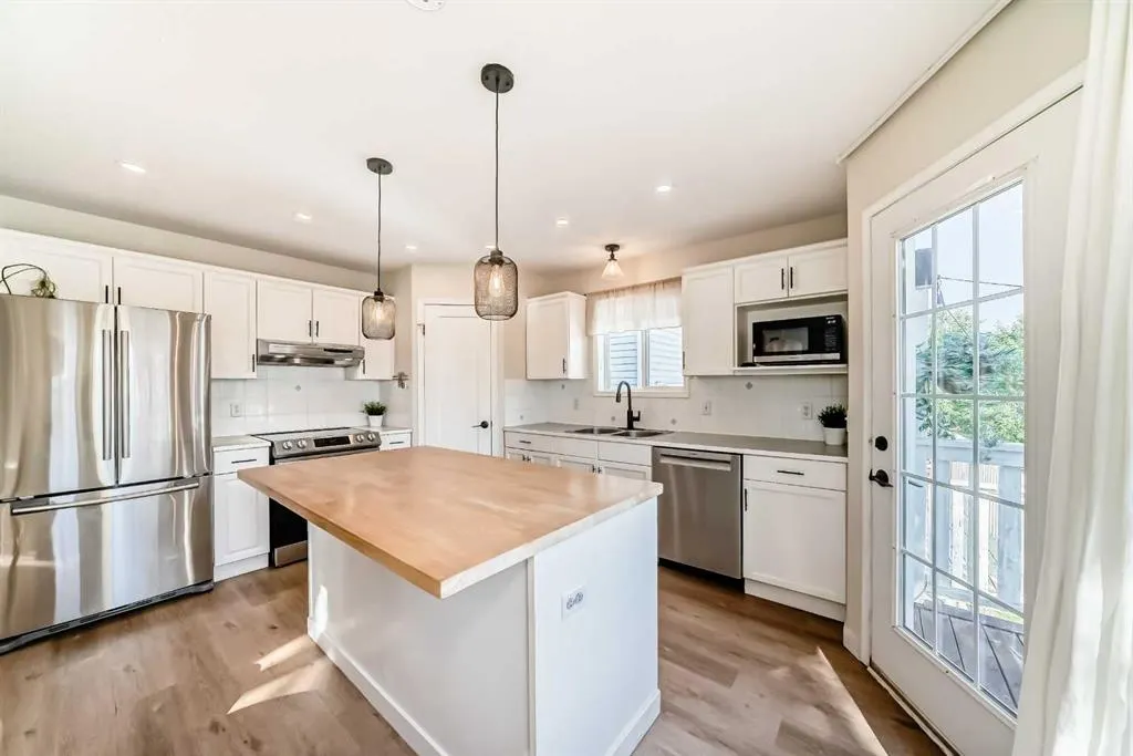 132 Hidden Valley Crescent NW