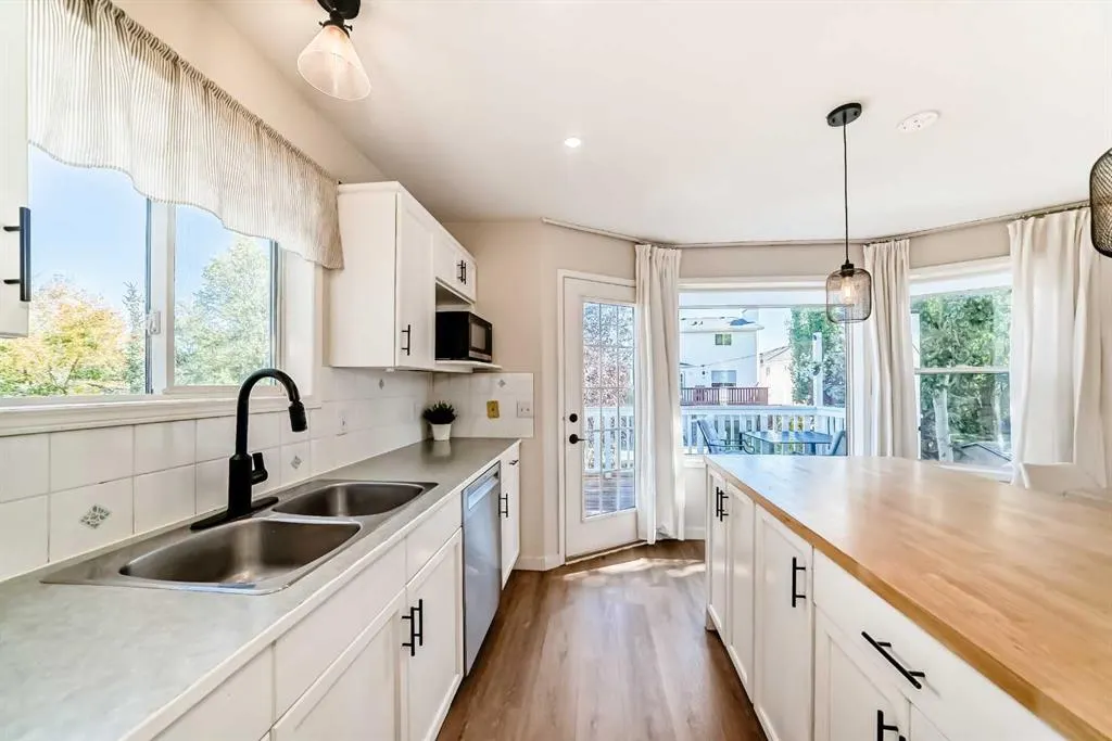 132 Hidden Valley Crescent NW
