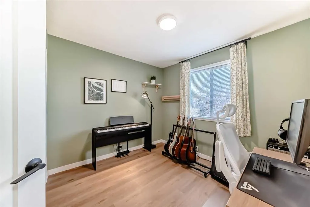 132 Hidden Valley Crescent NW