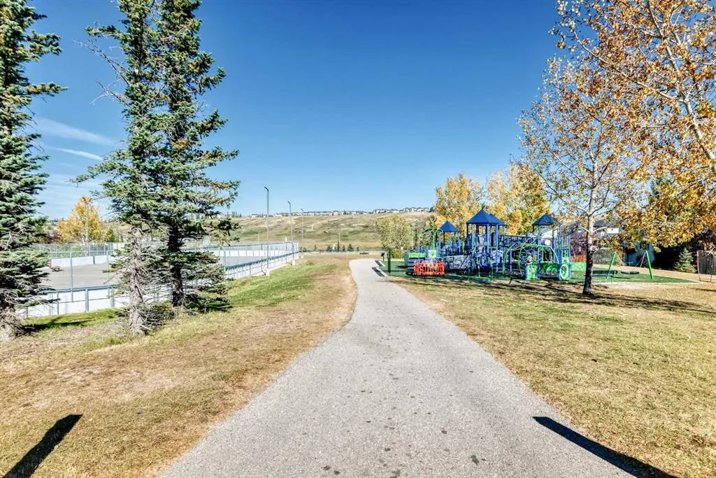 132 Hidden Valley Crescent NW
