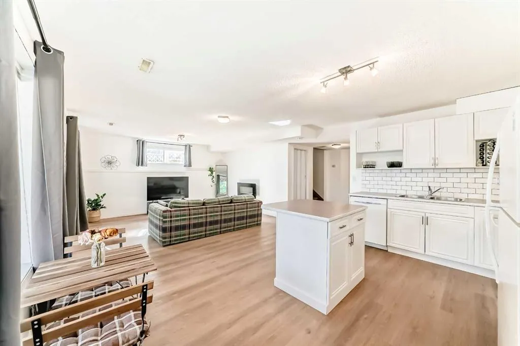 132 Hidden Valley Crescent NW