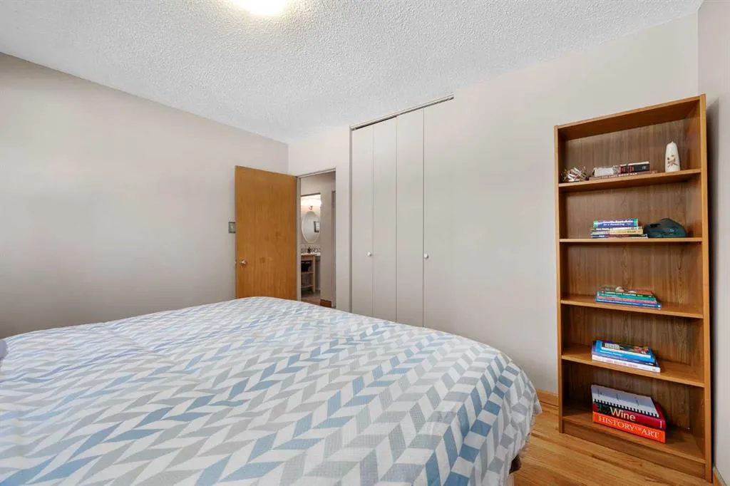 151 Waterloo Drive SW