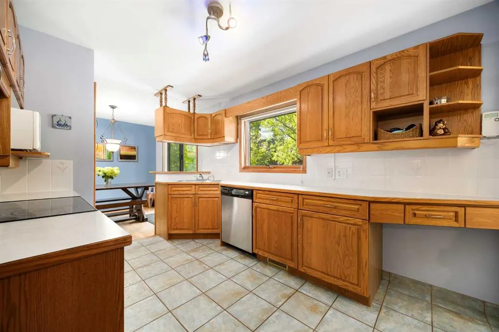 151 Waterloo Drive SW