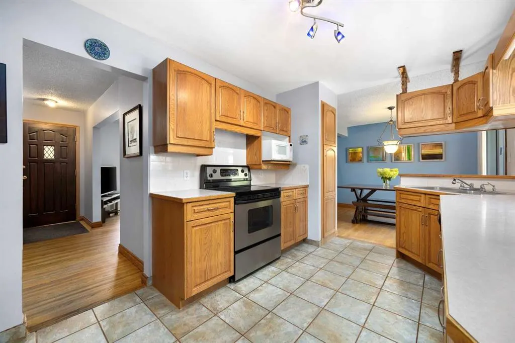 151 Waterloo Drive SW