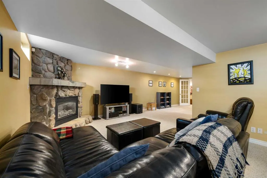 151 Waterloo Drive SW