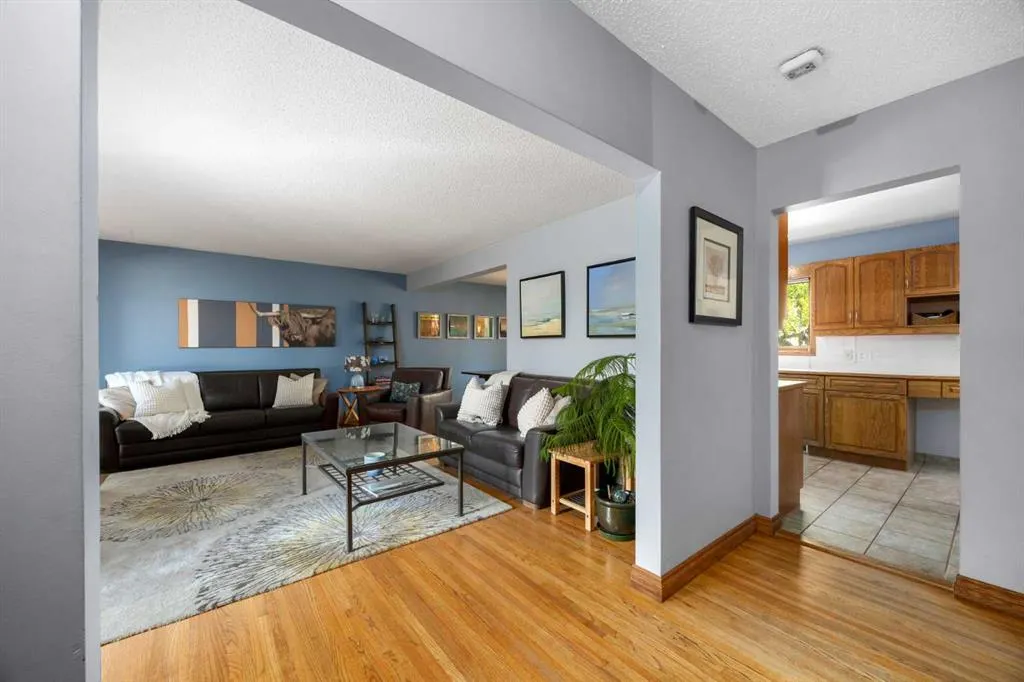 151 Waterloo Drive SW