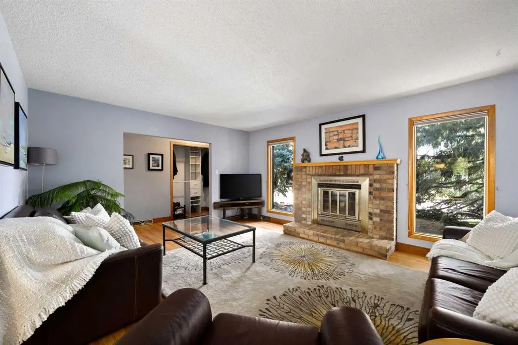 151 Waterloo Drive SW