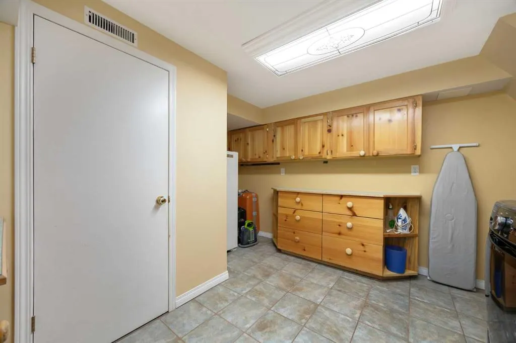 151 Waterloo Drive SW