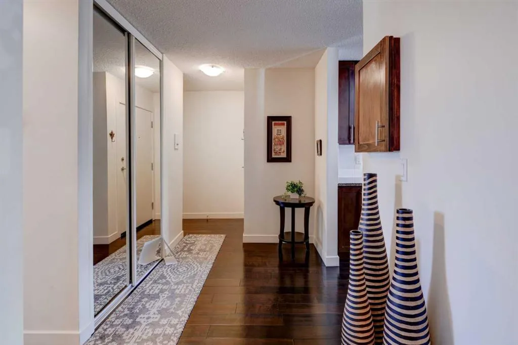 4455D Greenview Drive NE, #303