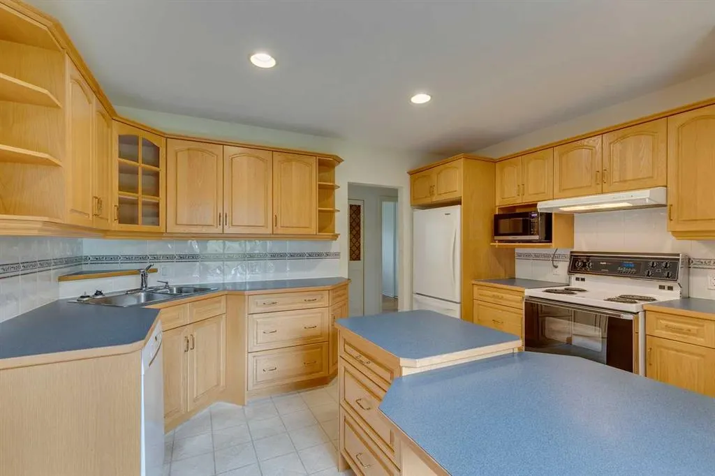 104 Haysboro Crescent SW