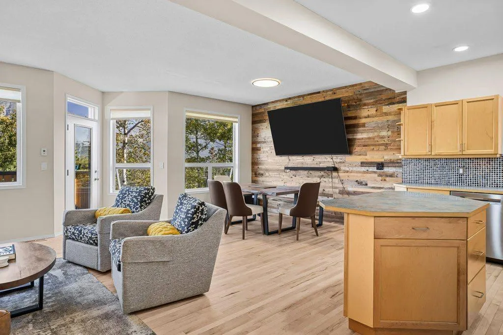 808 Lawrence Grassi Ridge