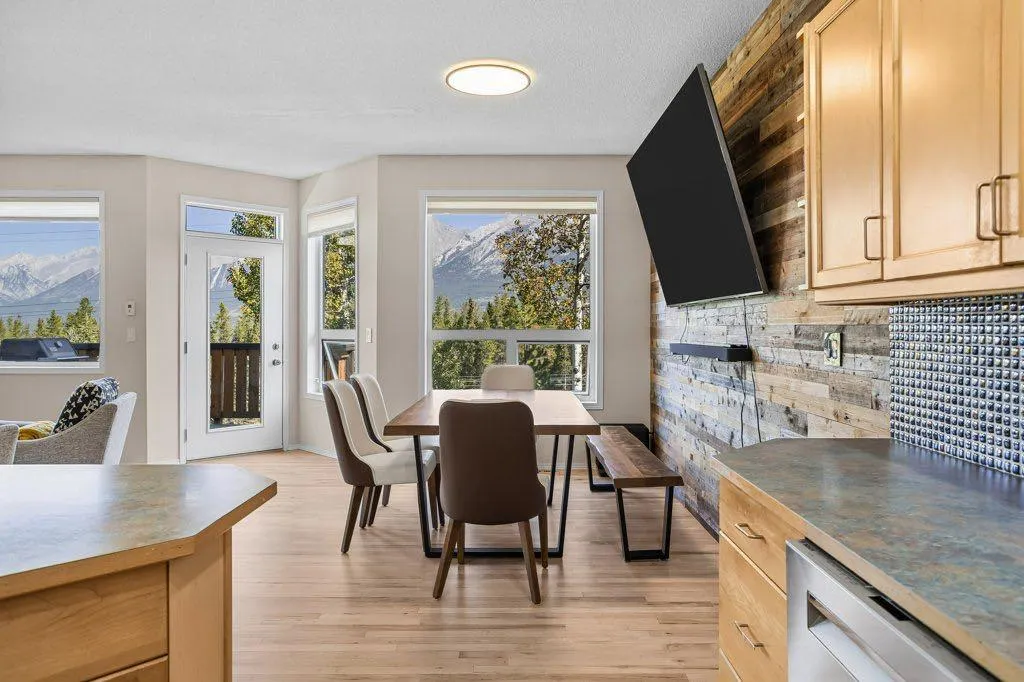 808 Lawrence Grassi Ridge
