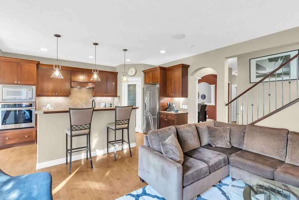 122 Discovery Ridge Gardens SW