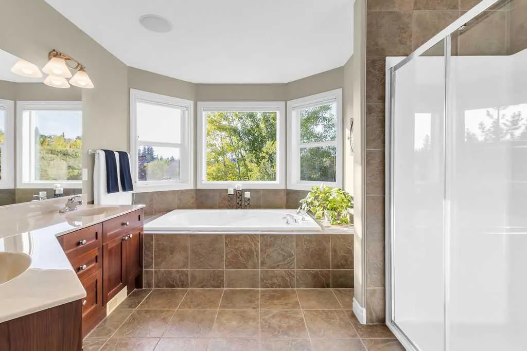 122 Discovery Ridge Gardens SW