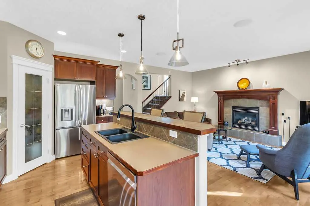 122 Discovery Ridge Gardens SW