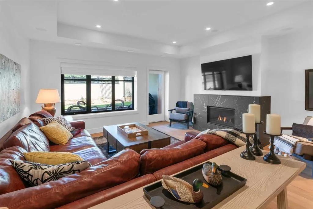 103 Elveden Court SW